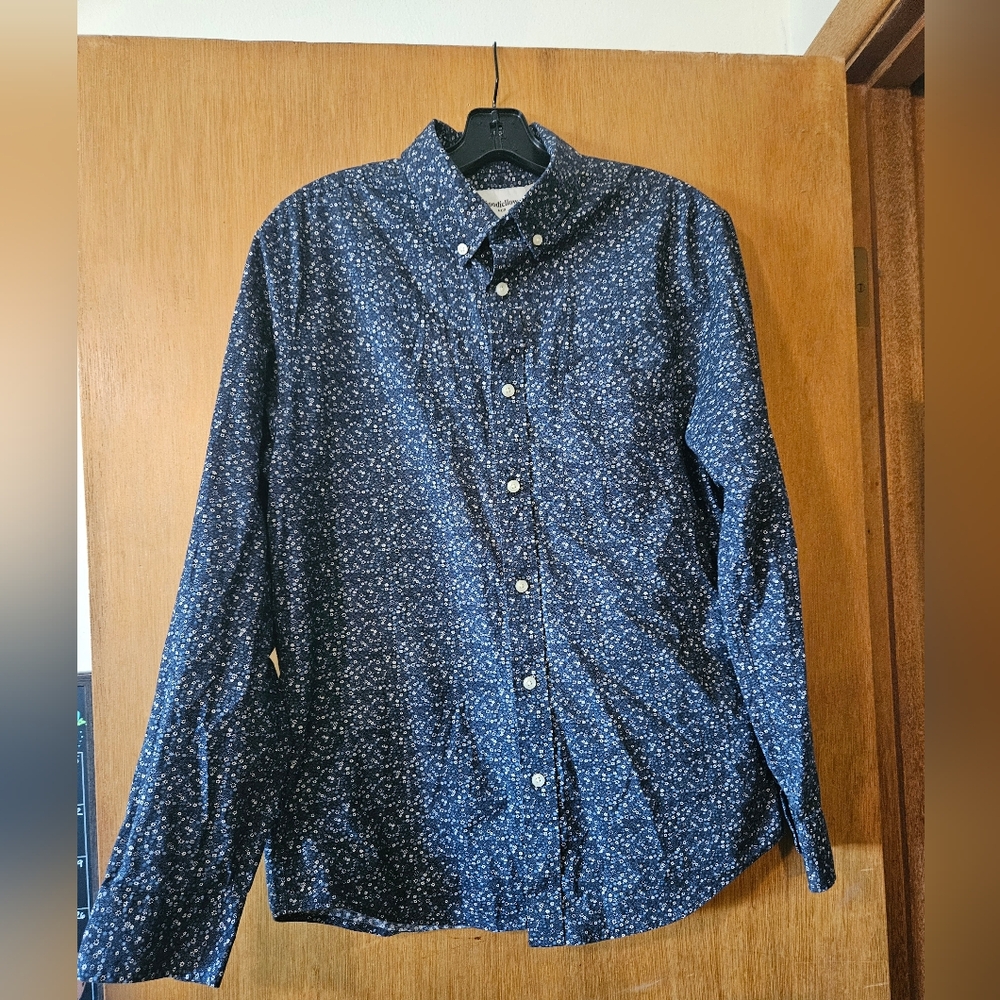 Men's Goodfellow & Co Navy Snowflake Pattern Button-Up Shirt - SIZE M